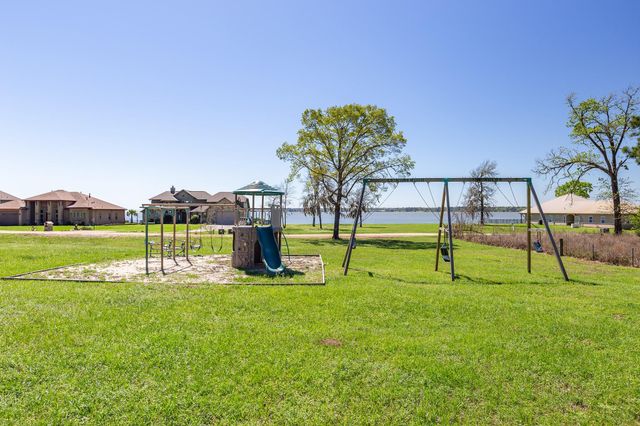 264 Falcon Point, Onalaska, TX 77360