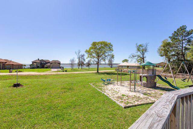 264 Falcon Point, Onalaska, TX 77360