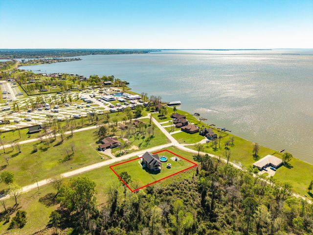 264 Falcon Point, Onalaska, TX 77360