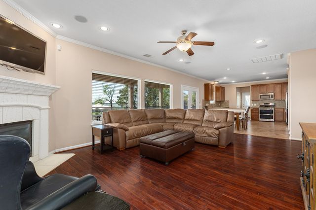 264 Falcon Point, Onalaska, TX 77360