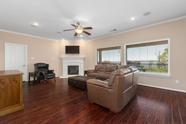 264 Falcon Point, Onalaska, TX 77360