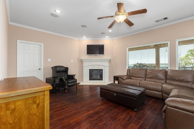 264 Falcon Point, Onalaska, TX 77360