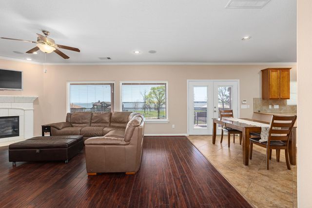 264 Falcon Point, Onalaska, TX 77360