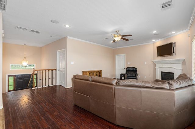 264 Falcon Point, Onalaska, TX 77360