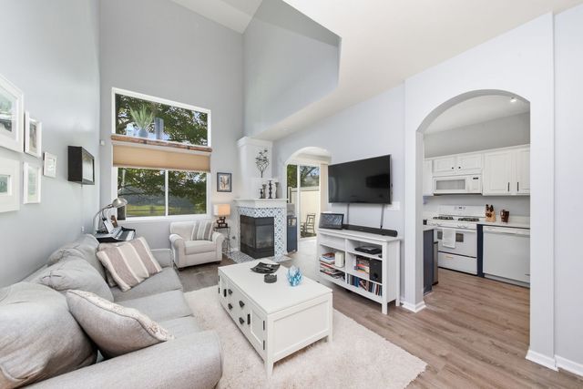 3069 Autumn Lake Drive, Aurora, IL 60504