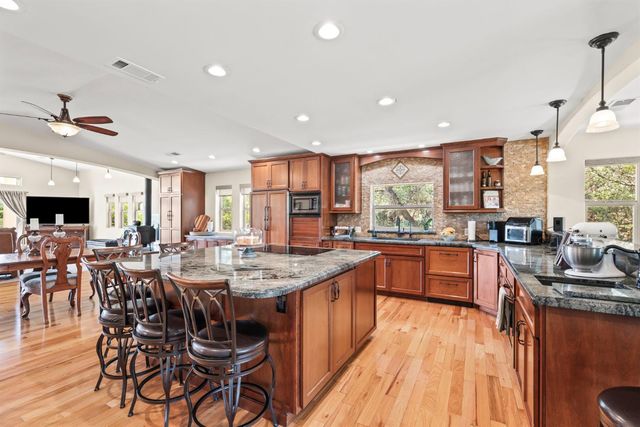2881 Dos Vistas Dr, Shingle Springs, CA 95682