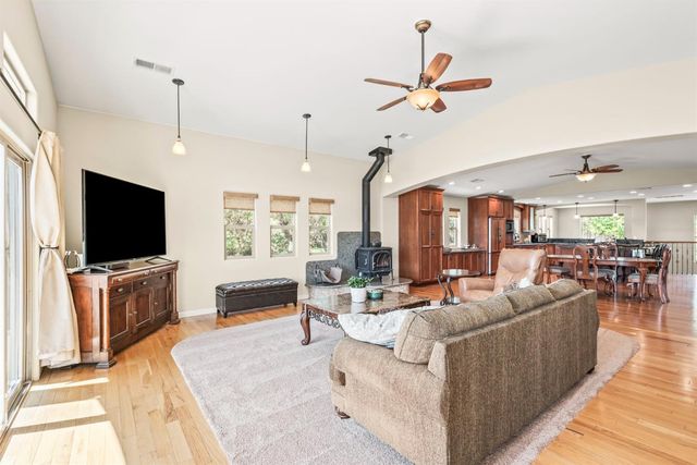 2881 Dos Vistas Dr, Shingle Springs, CA 95682