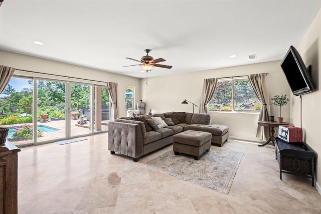 2881 Dos Vistas Dr, Shingle Springs, CA 95682