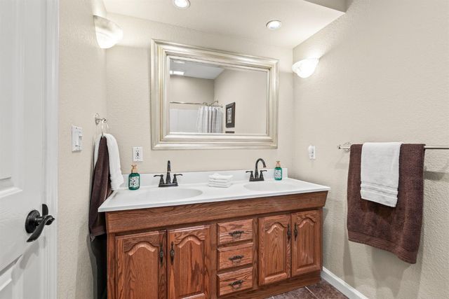 2881 Dos Vistas Dr, Shingle Springs, CA 95682