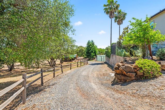 2881 Dos Vistas Dr, Shingle Springs, CA 95682