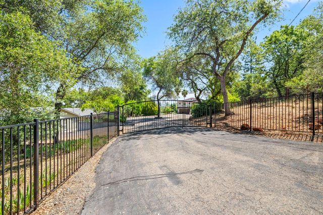 2881 Dos Vistas Dr, Shingle Springs, CA 95682