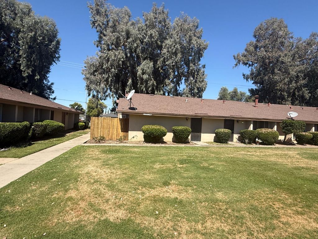 Image 1 of property listing at 4654 N Chestnut Avenue # 152, Fresno, CA 93726