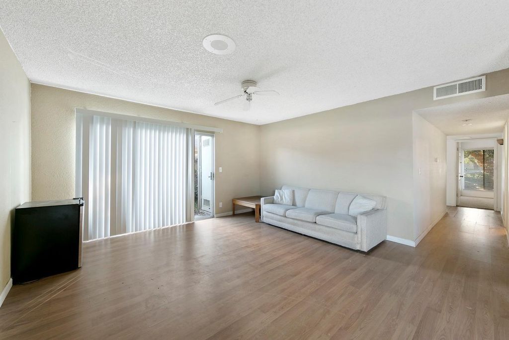 Image 3 of property listing at 4654 N Chestnut Avenue # 152, Fresno, CA 93726