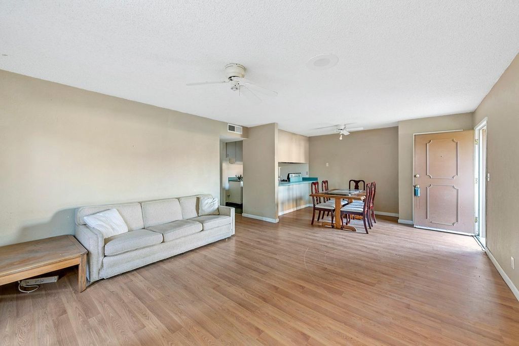 Image 4 of property listing at 4654 N Chestnut Avenue # 152, Fresno, CA 93726