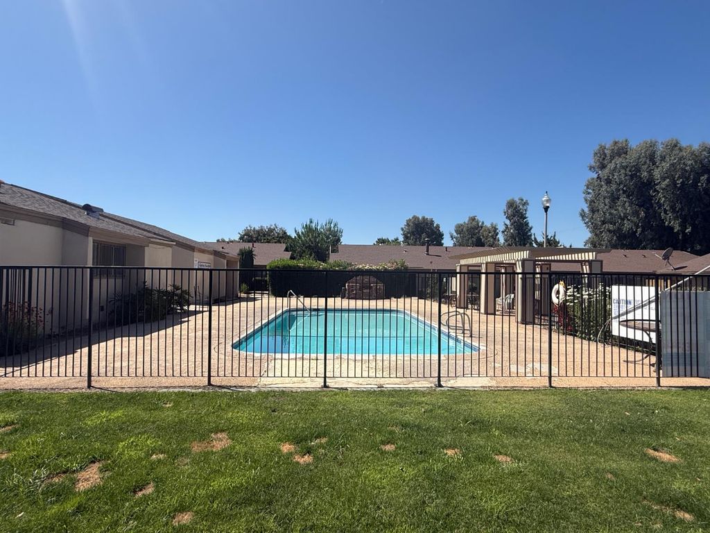 Image 8 of property listing at 4654 N Chestnut Avenue # 152, Fresno, CA 93726