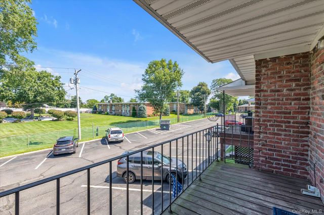 25 Springwood Drive, North Babylon, NY 11703