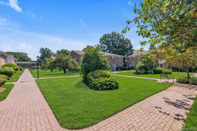 25 Springwood Drive, North Babylon, NY 11703