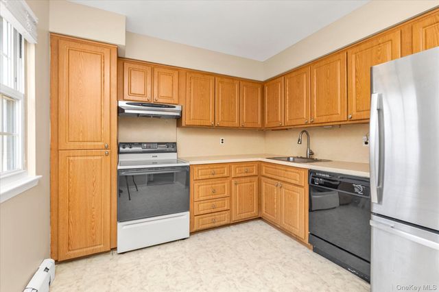 25 Springwood Drive, North Babylon, NY 11703