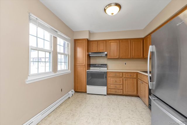 25 Springwood Drive, North Babylon, NY 11703