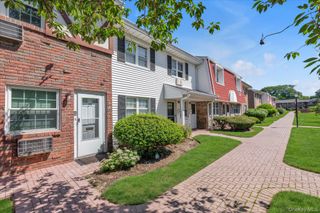 25 Springwood Drive, North Babylon, NY 11703