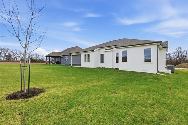 20040 W 226th Terrace, Spring Hill, KS 66083