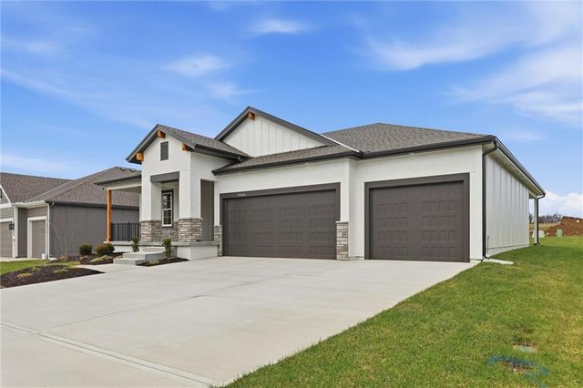 20040 W 226th Terrace, Spring Hill, KS 66083