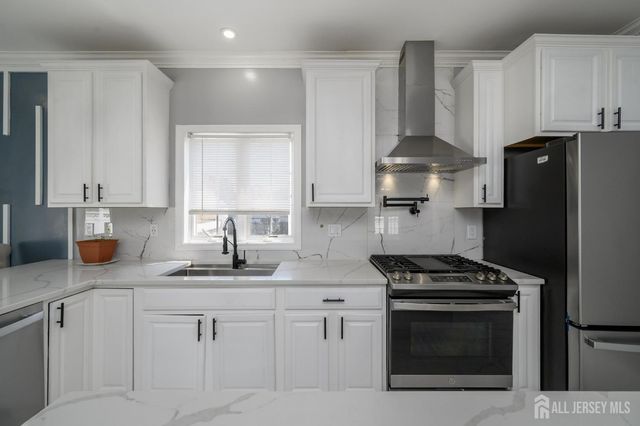 32 Dorothy Street, Carteret, NJ 07008