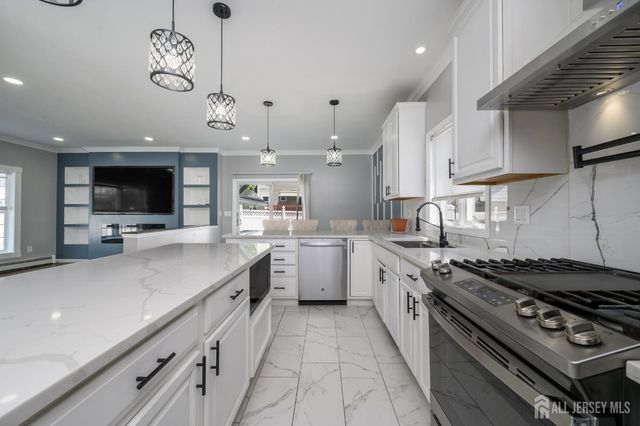 32 Dorothy Street, Carteret, NJ 07008