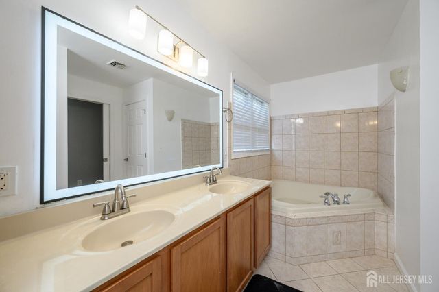32 Dorothy Street, Carteret, NJ 07008