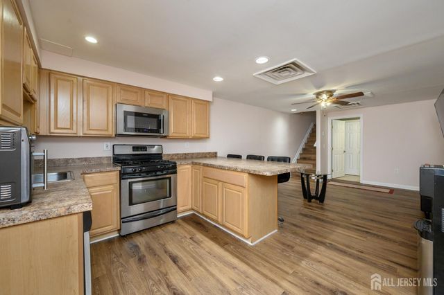 32 Dorothy Street, Carteret, NJ 07008