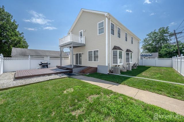 32 Dorothy Street, Carteret, NJ 07008