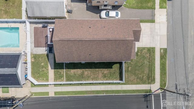 32 Dorothy Street, Carteret, NJ 07008