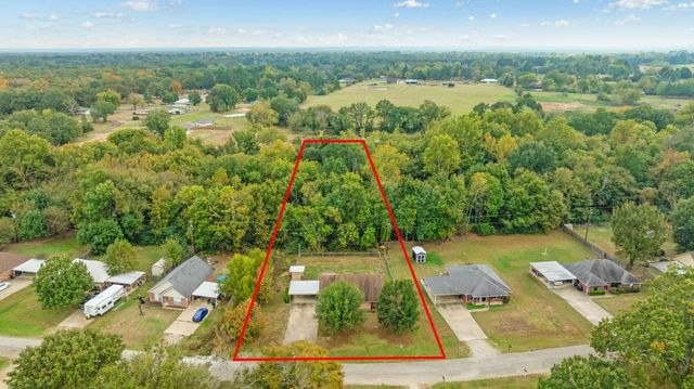 302 Cripple Creek, Powderly, TX 75473