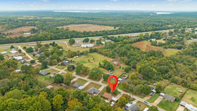 302 Cripple Creek, Powderly, TX 75473