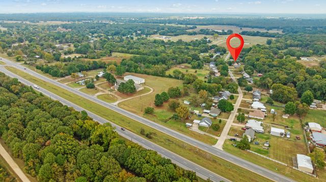 302 Cripple Creek, Powderly, TX 75473