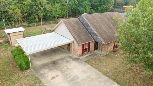 302 Cripple Creek, Powderly, TX 75473