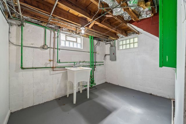 16876 Head Avenue, Hazel Crest, IL 60429