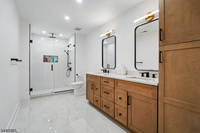 816 Firethorn Dr, Union Twp., NJ 07083