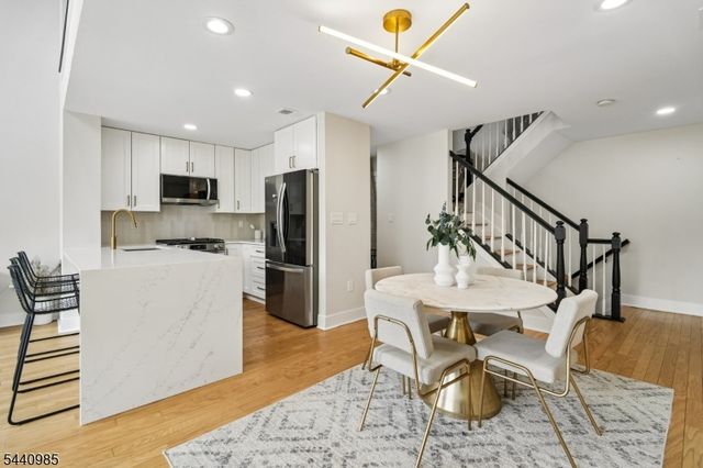 816 Firethorn Dr, Union Twp., NJ 07083