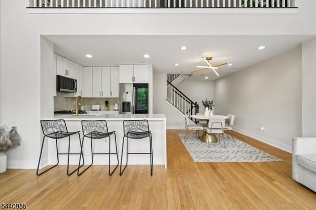 816 Firethorn Dr, Union Twp., NJ 07083