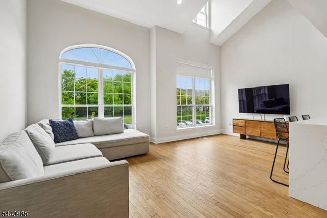 816 Firethorn Dr, Union Twp., NJ 07083