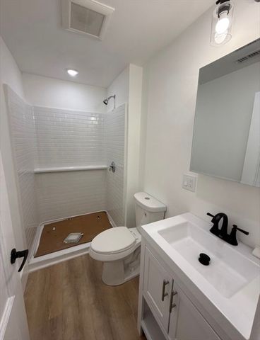 885 E Broadway, Boston, MA 02127