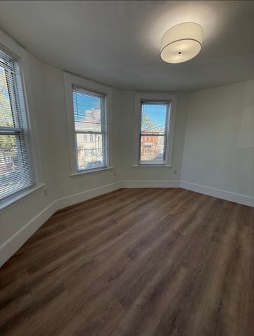 885 E Broadway, Boston, MA 02127