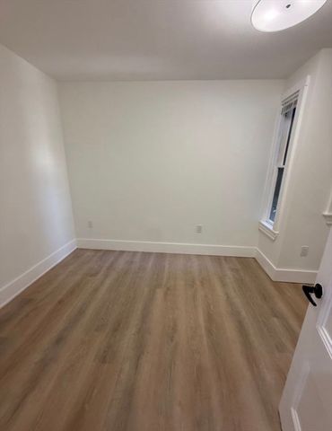 885 E Broadway, Boston, MA 02127