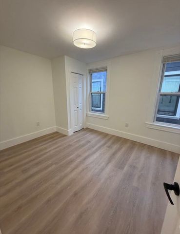 885 E Broadway, Boston, MA 02127