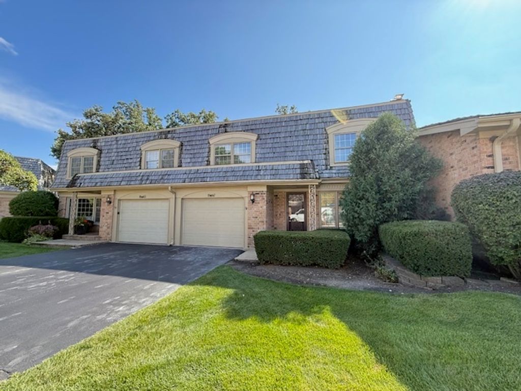 19W147 Avenue Royal, Oak Brook, IL 60523