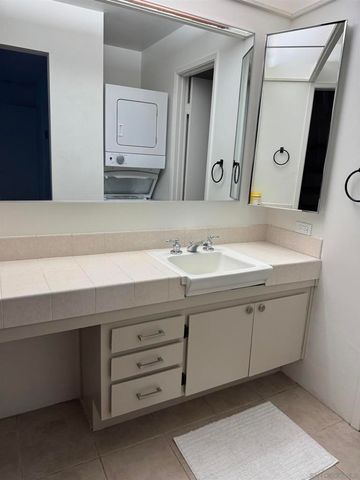 4051 Fanuel 2, San Diego, CA 92109