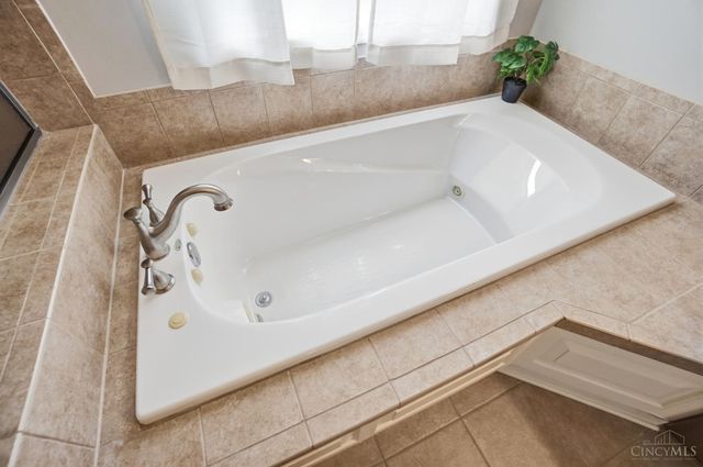7484 Hunters Trail, West Chester, OH 45069