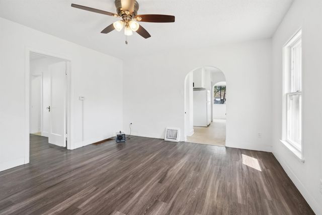 1115 W 11th Street, Cedar Falls, IA 50613