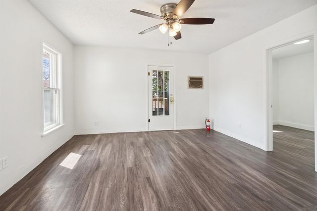 1115 W 11th Street, Cedar Falls, IA 50613